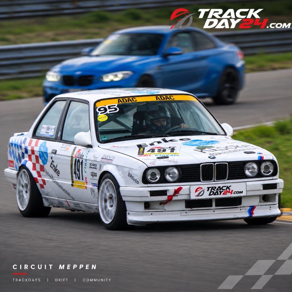 BMW E30 im Renneinsatz beim Trackday auf dem Circuit Meppen. TrackDay24 bietet freies Fahren für sportliche Fahrzeuge in Meppen.
