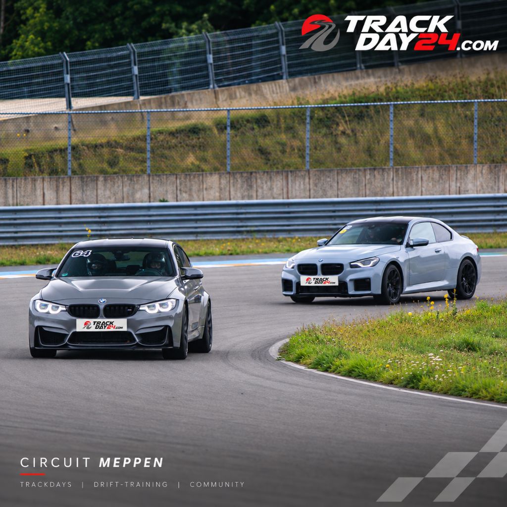 BMW M4 und BMW M2 beim Trackday von TrackDay24 auf dem Circuit Meppen. Sportwagen auf der Rennstrecke beim freien Fahren und Motorsport Trackday in Meppen.